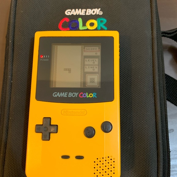 Nintendo gameboy yellow carrying case with Tetris - Picture 2 of 8
